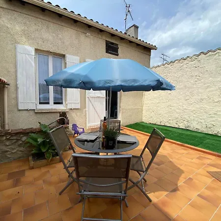 Holiday home Charmante Maison Avec Cour Privative
