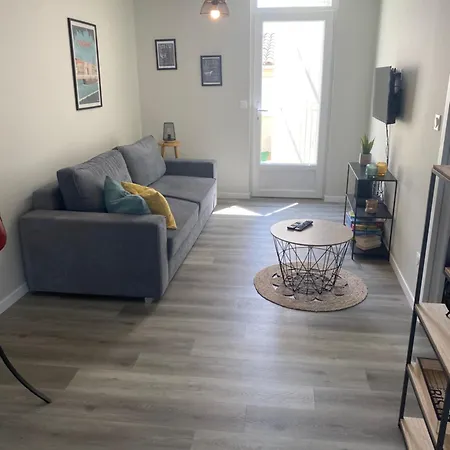 Holiday home Charmante Maison Avec Cour Privative