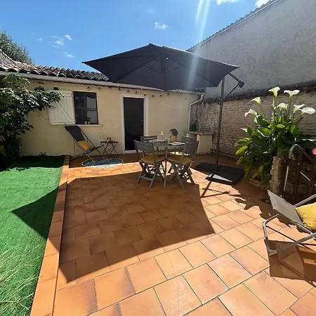 Holiday home Charmante Maison Avec Cour Privative